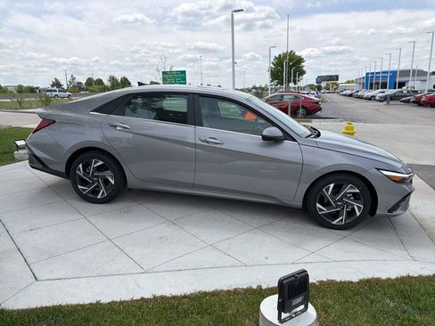 New 2026 Hyundai Elantra Limited FWD image 6