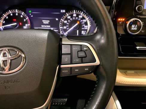 Used 2022 Toyota Highlander XLE image 26