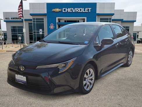 Used 2025 Toyota Corolla LE FWD image 1