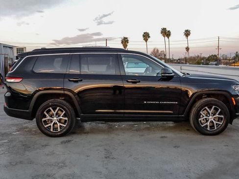 Certified 2024 Jeep Grand Cherokee L Limited w/ Luxury Tech Group II image 13