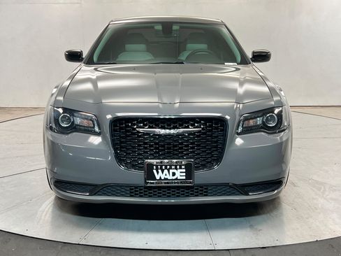 Used 2018 Chrysler 300 Touring w/ Sport Appearance Package RWD image 8
