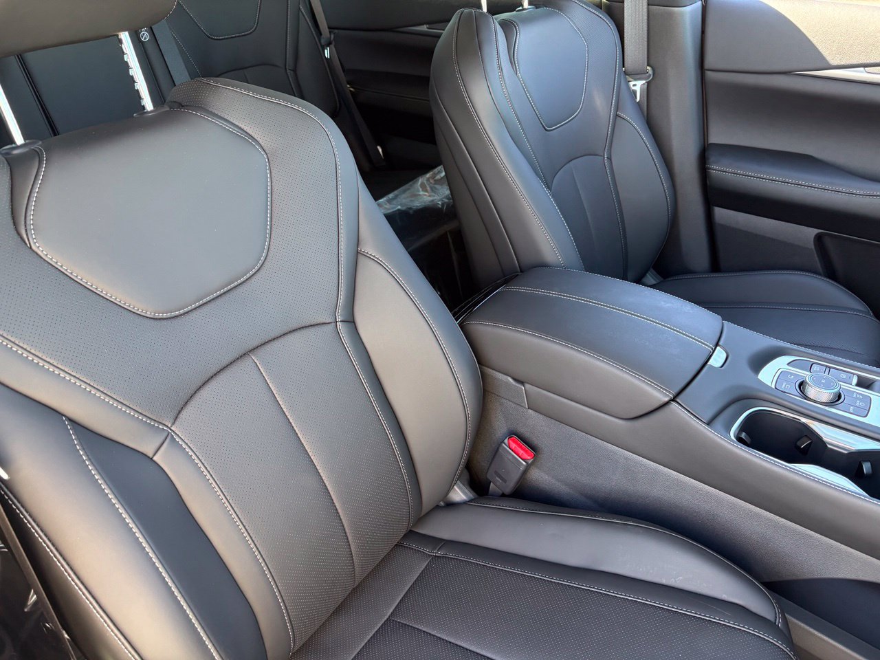 New 2027 INFINITI QX60 Luxe FWD image 11