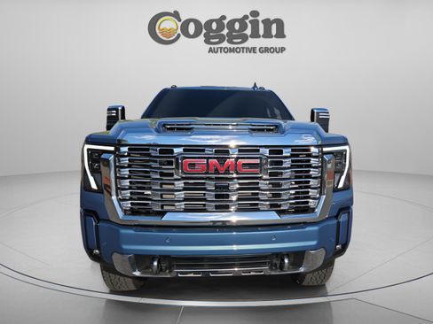 Used 2026 GMC Sierra 2500 Denali w/ Denali Reserve Package image 8