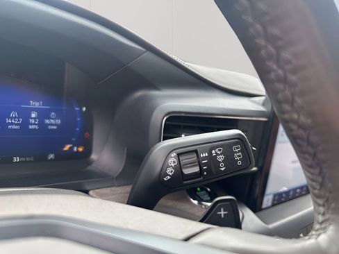 Used 2020 Ford Explorer Platinum w/ Premium Technology Package AWD/4WD image 33