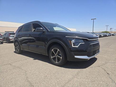 New 2025 Kia Niro EX image 2