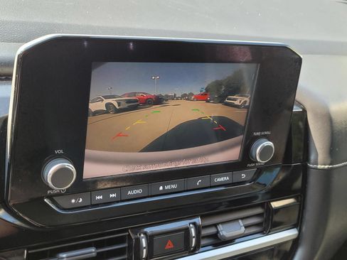 Used 2022 Nissan Pathfinder S FWD image 25