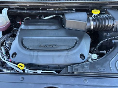 Used 2024 Chrysler Voyager LX FWD image 9