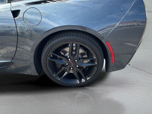 Used 2019 Chevrolet Corvette Stingray Coupe w/ Carbon Flash Badge Package RWD image 37
