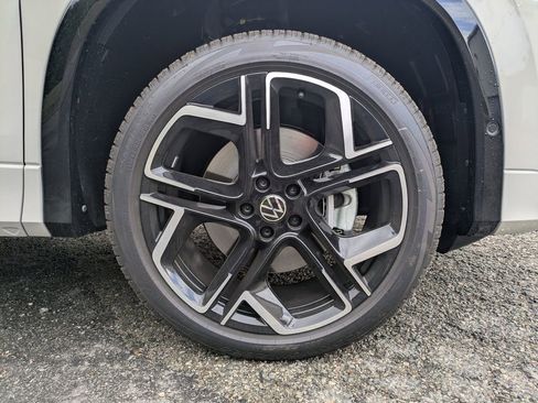 New 2026 Volkswagen Tiguan SEL R-Line AWD/4WD image 11