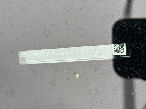 Certified 2025 Toyota Corolla Cross XLE FWD image 5