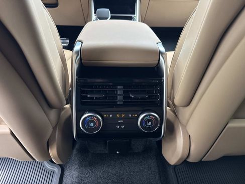 New 2026 Land Rover Range Rover Long Wheelbase SE AWD/4WD image 17