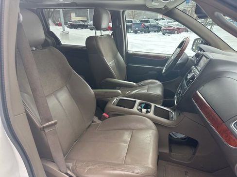 Used 2013 Chrysler Town & Country Limited w/ Luxury Group image 31