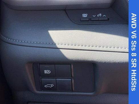 Used 2021 Toyota Highlander XLE AWD/4WD image 29