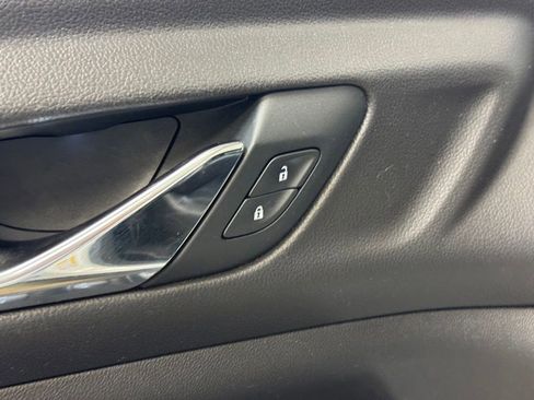 Used 2021 GMC Acadia SLT FWD image 9