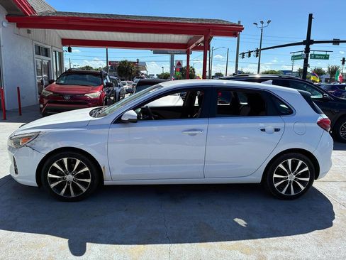 Used 2019 Hyundai Elantra GT image 3