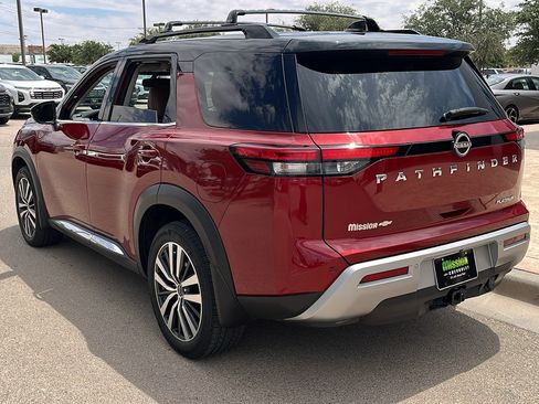 Used 2022 Nissan Pathfinder Platinum w/ Cargo Package FWD image 6