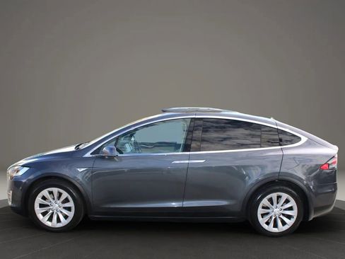 Used 2016 Tesla Model X 90D image 2