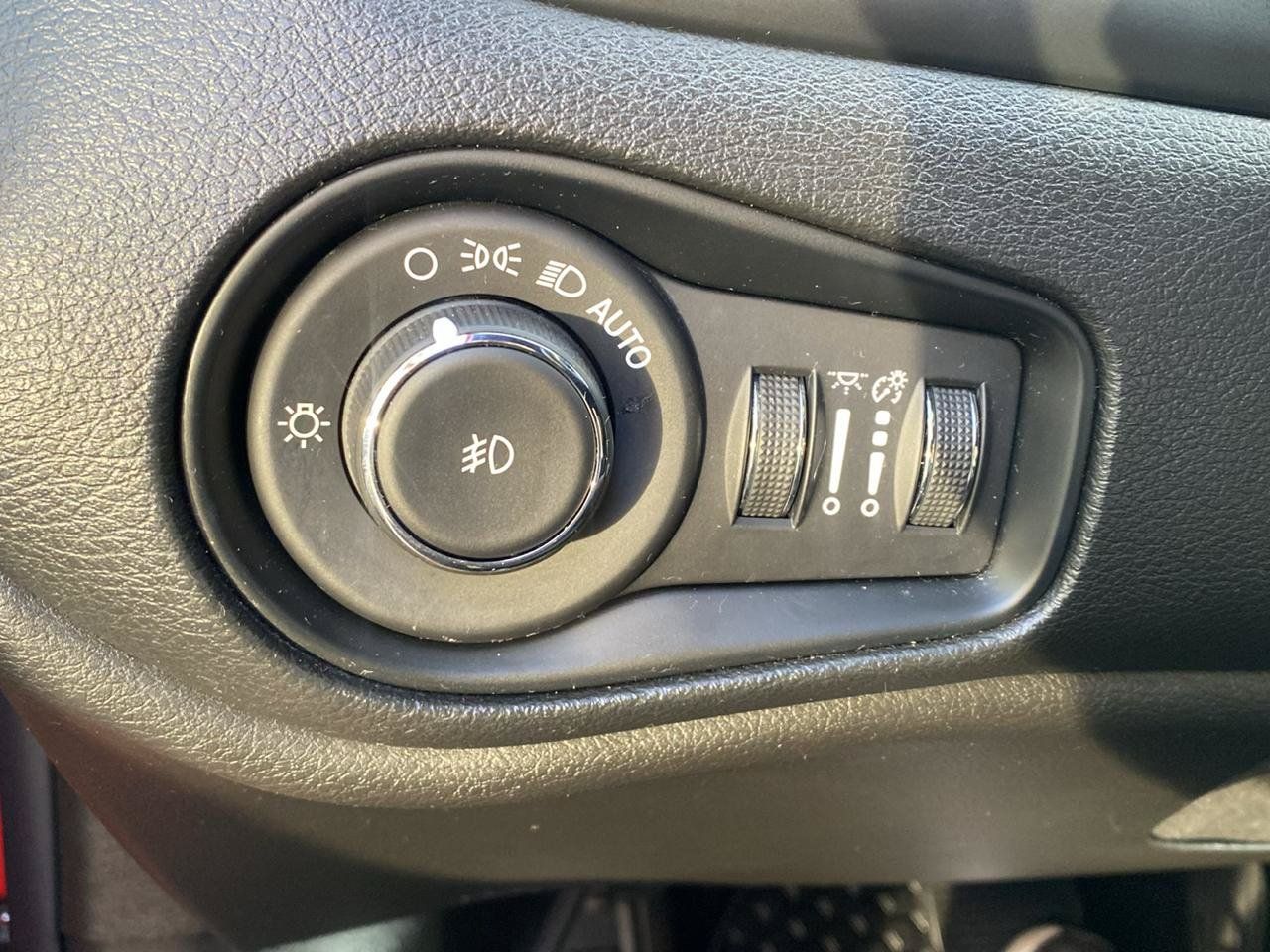 Used 2022 Jeep Renegade Altitude w/ Convenience Group AWD/4WD image 22