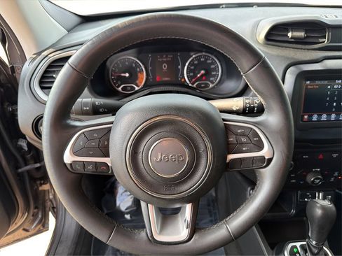 Used 2018 Jeep Renegade Latitude FWD image 17