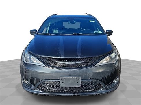 Used 2020 Chrysler Pacifica Touring-L w/ S Appearance Package image 1