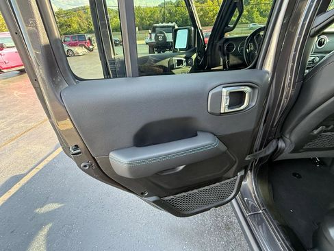 Used 2022 Jeep Wrangler Unlimited Rubicon 4xe w/ Dual Top Group AWD/4WD image 30