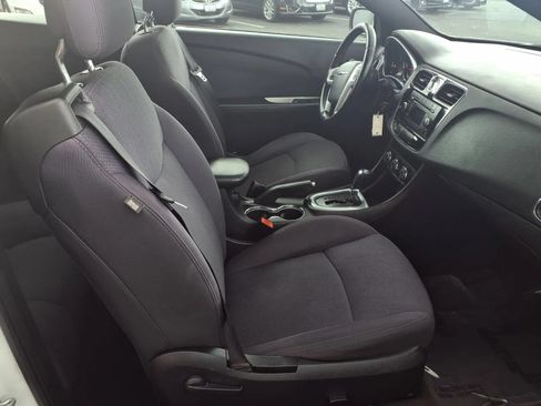 Used 2012 Chrysler 200 Touring FWD image 22