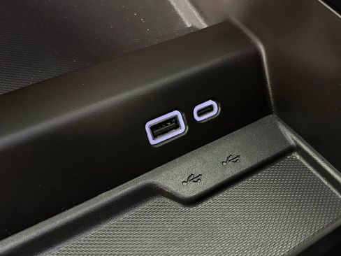 Used 2025 Chevrolet Suburban Premier image 35