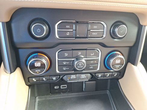 Used 2021 Chevrolet Tahoe Premier AWD/4WD image 26