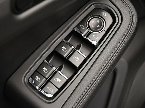 Certified 2026 Porsche Macan Turbo AWD/4WD image 37