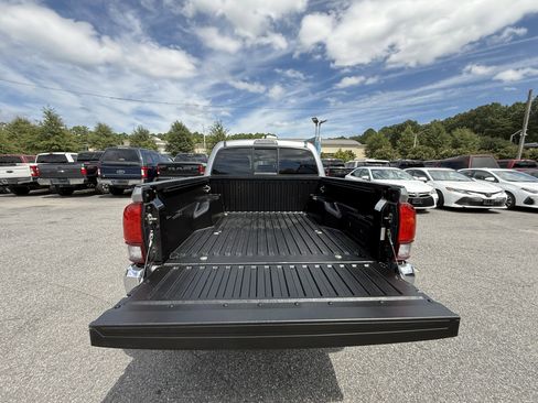 Used 2019 Toyota Tacoma SR5 image 8