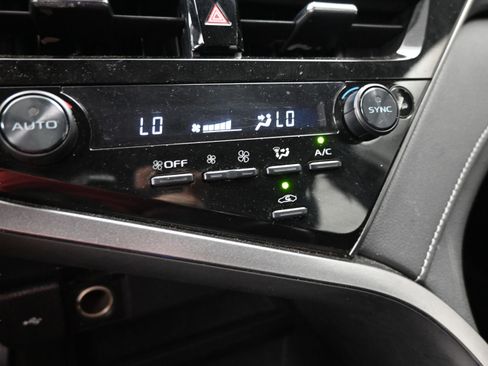 Used 2023 Toyota Camry SE image 31