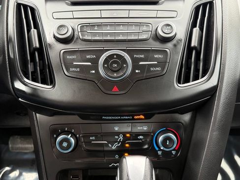 Used 2016 Ford Focus SE w/ Reverse Sensing Package FWD image 35