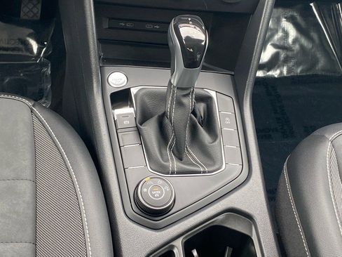 Used 2022 Volkswagen Taos SE w/ Panoramic Sunroof Package image 12