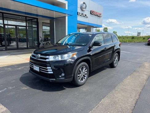 Used 2018 Toyota Highlander XLE AWD/4WD image 2