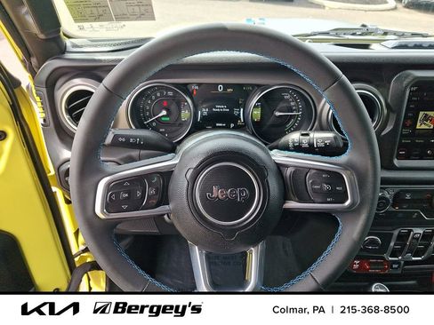 Used 2023 Jeep Wrangler Unlimited Rubicon 4xe AWD/4WD image 20