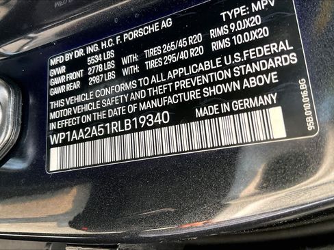 Used 2024 Porsche Macan AWD/4WD image 33