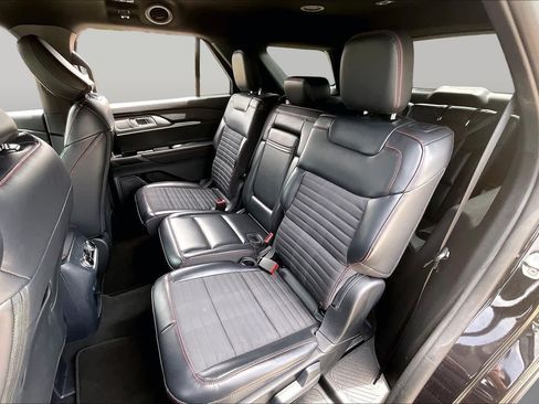 Used 2025 Ford Explorer ST-Line w/ ST-Line Street Pack AWD/4WD image 20