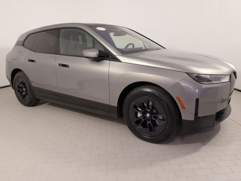 Used 2024 BMW iX xDrive50 image 8