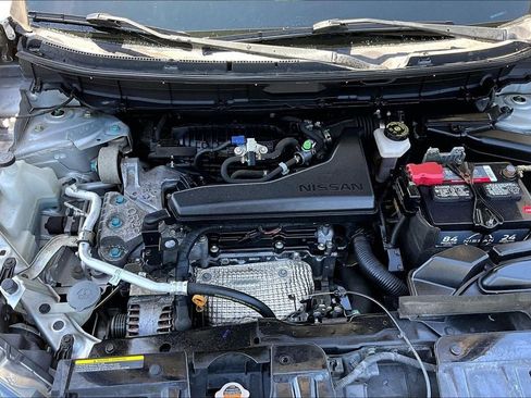 Used 2015 Nissan Rogue S FWD image 9