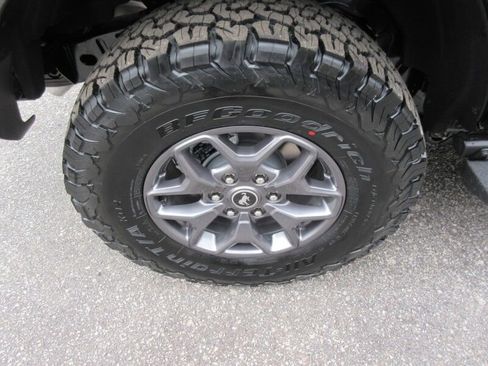 New 2025 Ford Bronco Badlands image 12