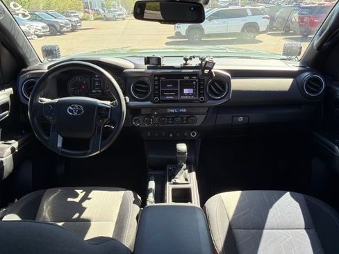 Used 2021 Toyota Tacoma TRD Off-Road w/ Technology Package AWD/4WD image 7