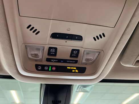 Used 2022 GMC Acadia Denali w/ Denali Ultimate Package image 30