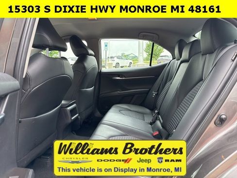 Used 2023 Toyota Camry SE image 11