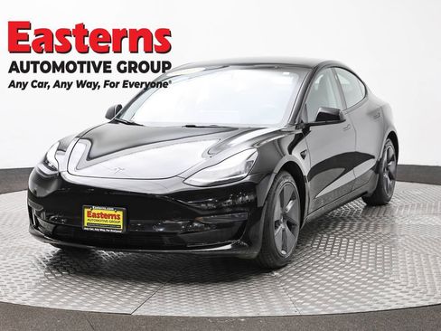 Used 2021 Tesla Model 3 Standard Range Plus image 1