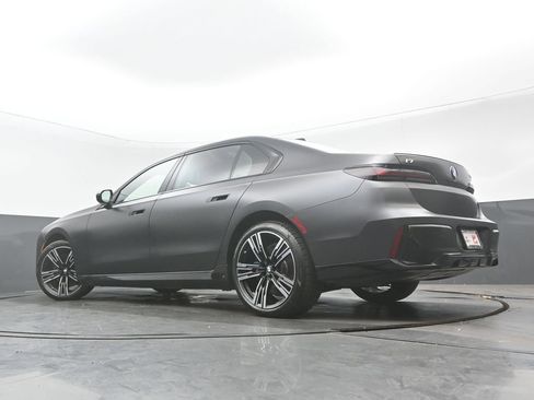 Used 2023 BMW i7 xDrive60 AWD/4WD image 31