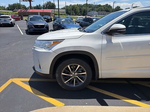 Used 2017 Toyota Highlander XLE w/ Protection Package #3 AWD/4WD image 9