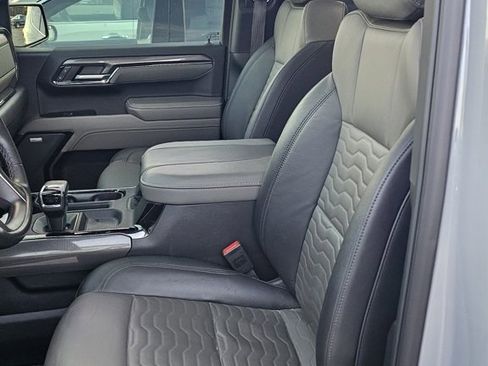 Used 2024 Chevrolet Silverado 1500 ZR2 w/ Technology Package image 8