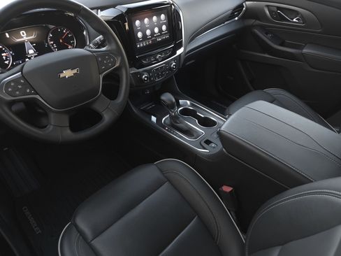 Used 2023 Chevrolet Traverse Premier image 15