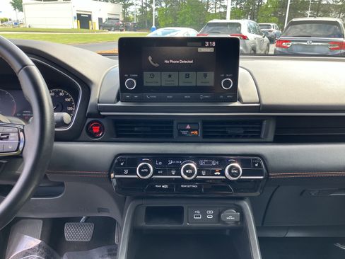 Used 2025 Honda Pilot Sport image 25