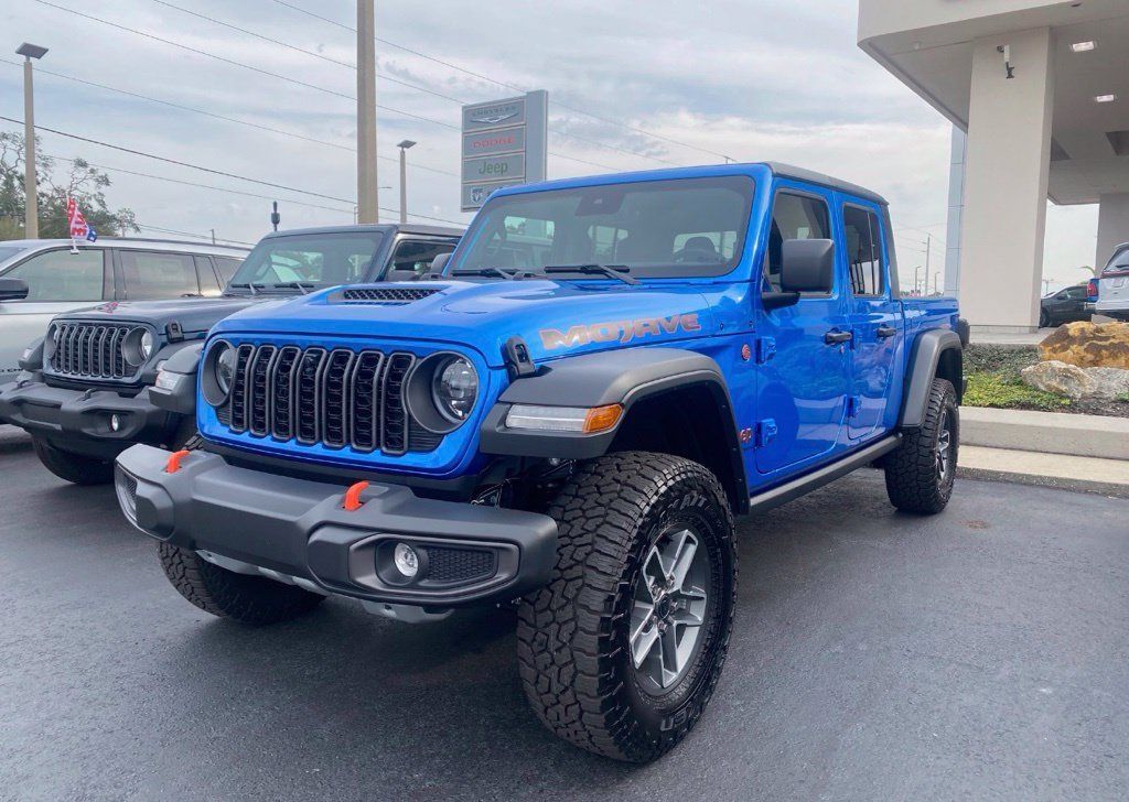 Used 2024 Jeep Gladiator Mojave w/ Technology Group AWD/4WD image 2